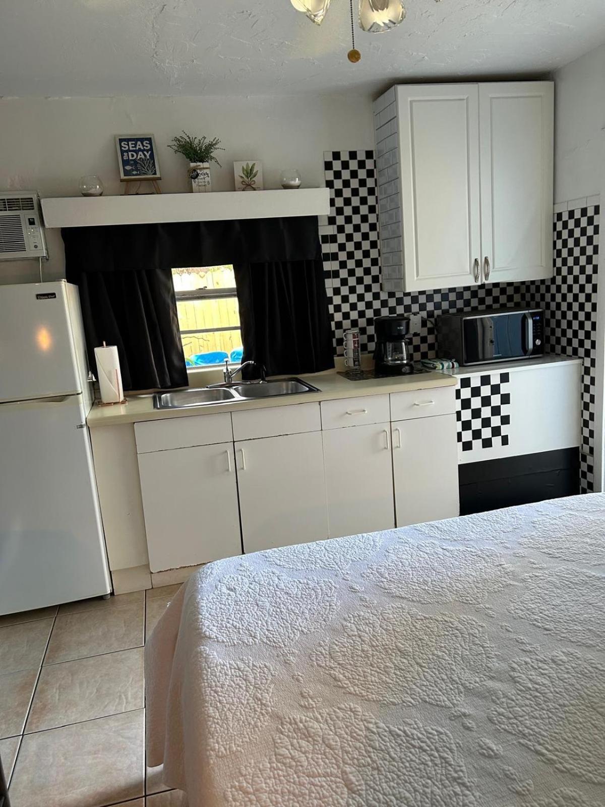 Mini Studio: 10 Min/Siesta Key/Private Entrance/ Σεϊρασότα Εξωτερικό φωτογραφία