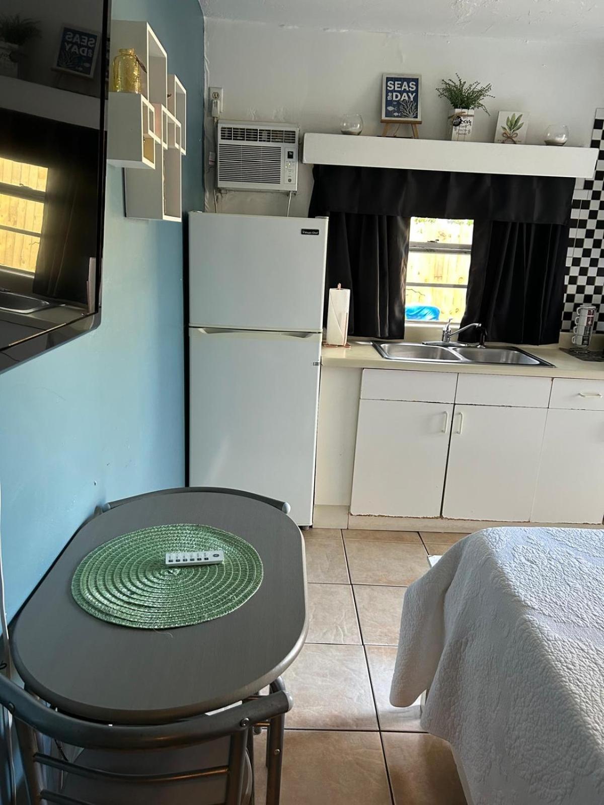 Mini Studio: 10 Min/Siesta Key/Private Entrance/ Σεϊρασότα Εξωτερικό φωτογραφία